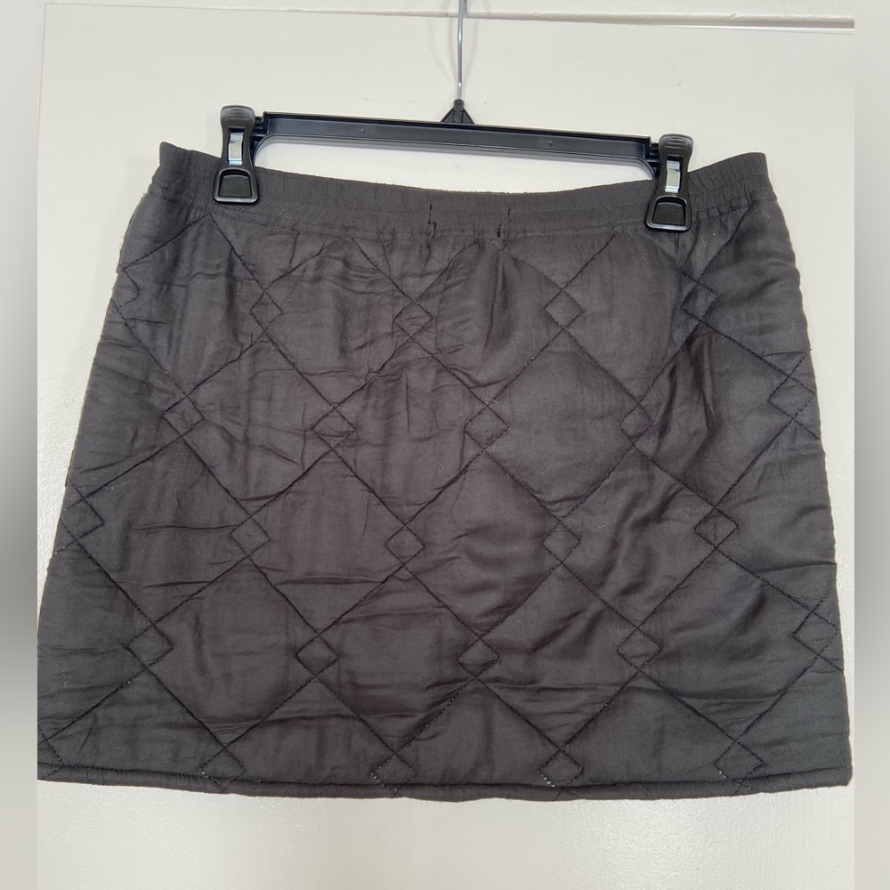 Urban outfitters Mini quilted skirt, army green, size small